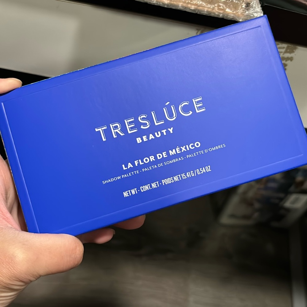 TRESLUCE Beauty shadow palette